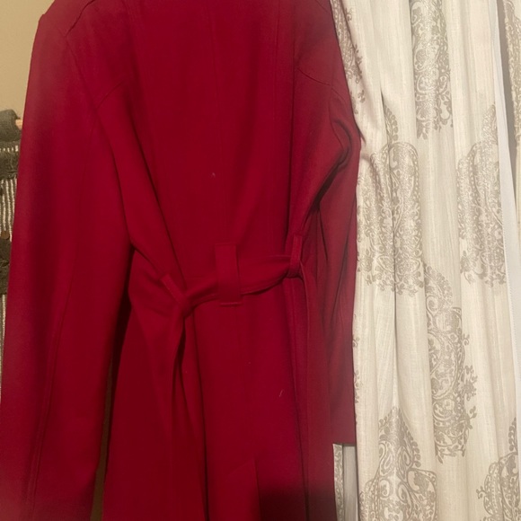 Red Wool coat almost new wore twice in a very good condition - Picture 2 of 4